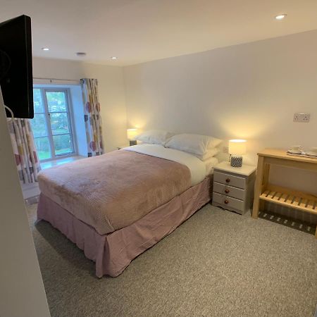 Swan House Tea Room And Bed & Breakfast Lydney Exterior photo