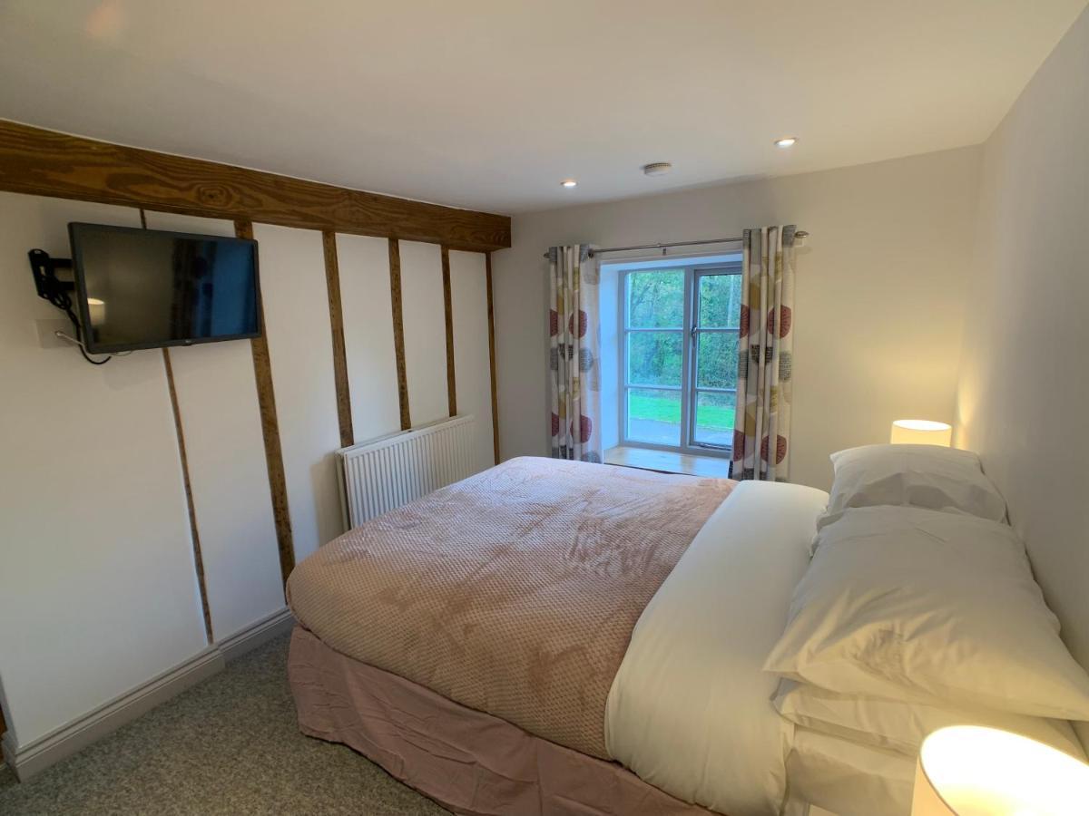 Swan House Tea Room And Bed & Breakfast Lydney Exterior photo