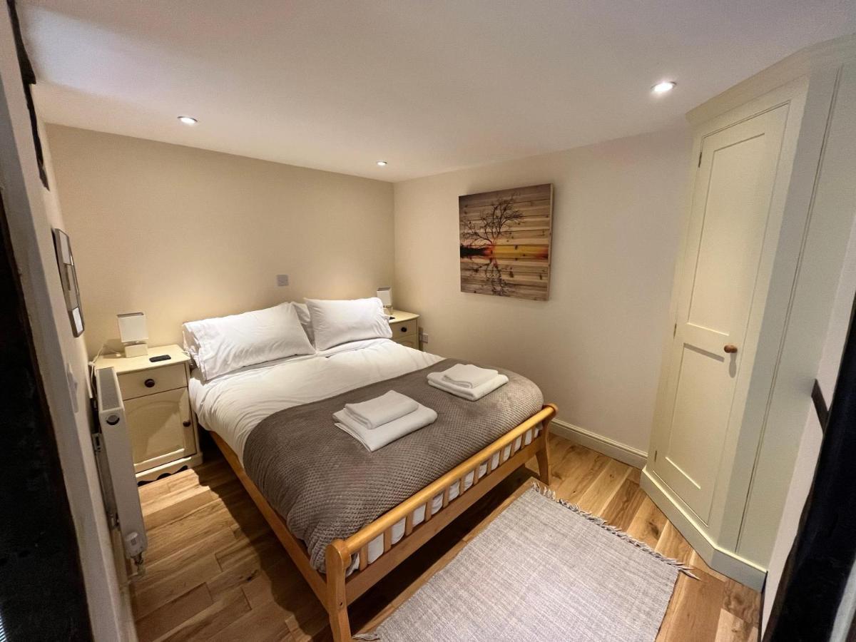 Swan House Tea Room And Bed & Breakfast Lydney Exterior photo