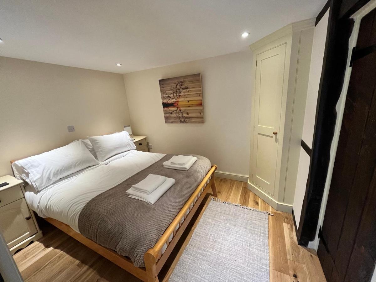 Swan House Tea Room And Bed & Breakfast Lydney Exterior photo